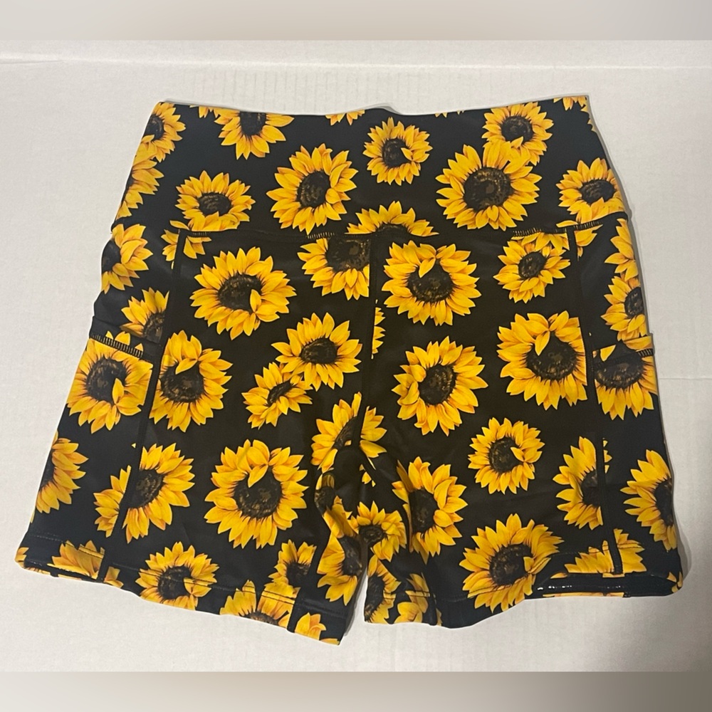 CVG Constantly Varied Gear 5 inch Shorts - size M - Sunflower - NWT - Picture 2 of 3